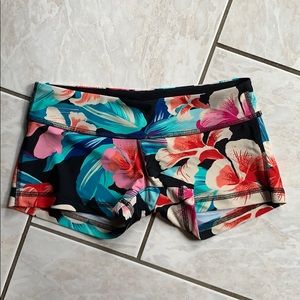 WITH LOVE FROM PARADISE low rise workout shorts